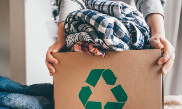 Réduire les déchets textiles : Comment les vêtements de seconde main favorisent une économie circulaire